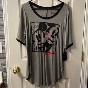 New with tags!! Torrid Tunic style top sz 1 Disney Mickey Minnie xoxo top!!